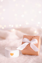 Load image into Gallery viewer, Candela Profumata Cuore con Confezione Regalo.