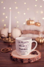 Carica l'immagine nel visualizzatore di Gallery, Tazza La felicità la si può trovare anche negli attimi più tenebrosi se solo uno si ricorda di accendere la luce.