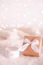 Carica l'immagine nel visualizzatore di Gallery, Candele di Natale con Confezione Regalo - Monica Fraulini Home