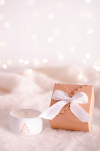 Carica l'immagine nel visualizzatore di Gallery, Candele di Natale con Confezione Regalo - Monica Fraulini Home