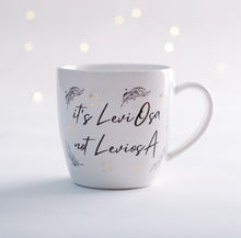 Load image into Gallery viewer, tazza bianca con scritto è leviosa non leviosa. White cup or mug with lettering it&#39;s leviosa not leviosa
